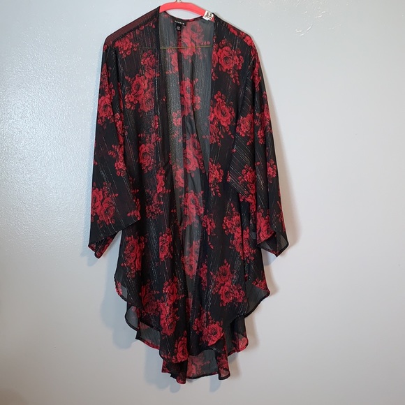 Torrid Floral Shirttail Flowy Kimono size 1/2 black silver red - Picture 4 of 12